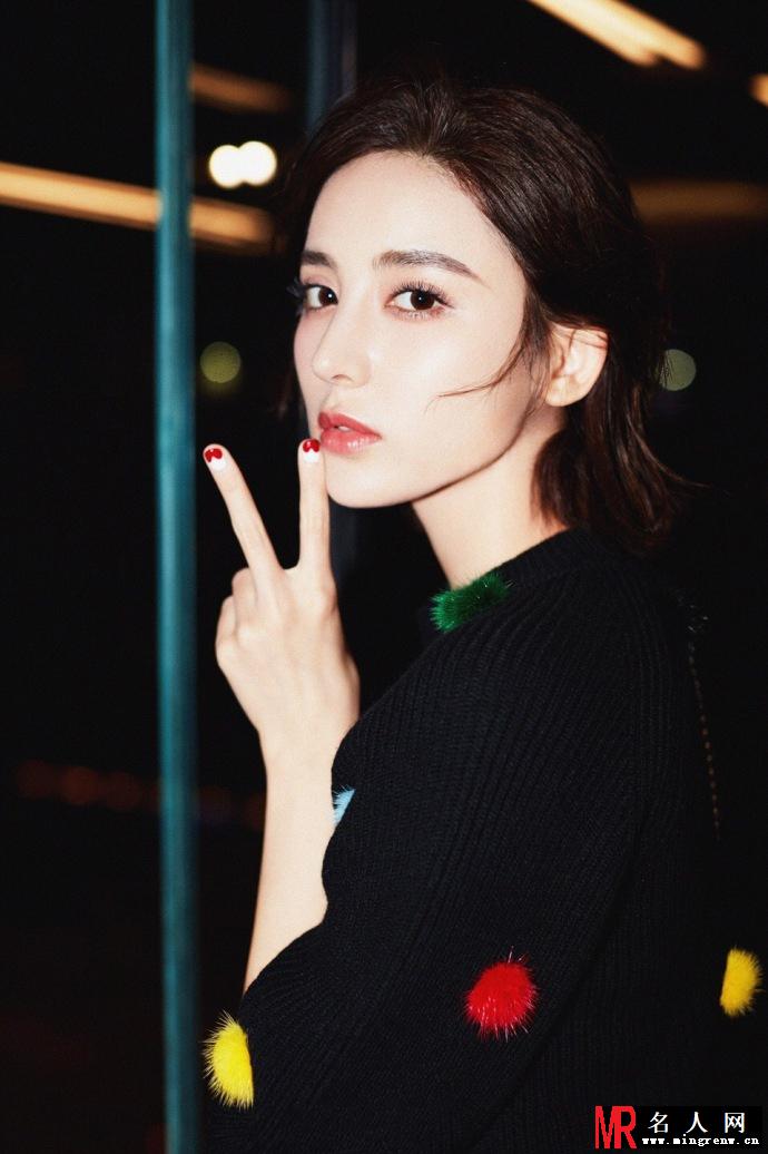 娜扎着装优雅时尚现身 俏皮甜美散发无限魅力(1)