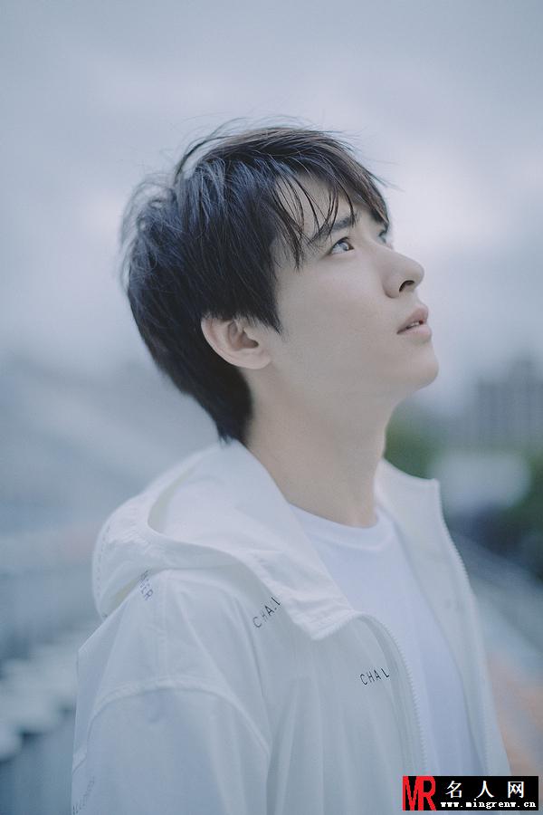 吴昊泽盐系写真曝光 清冷优越诠释治愈魅力(1)