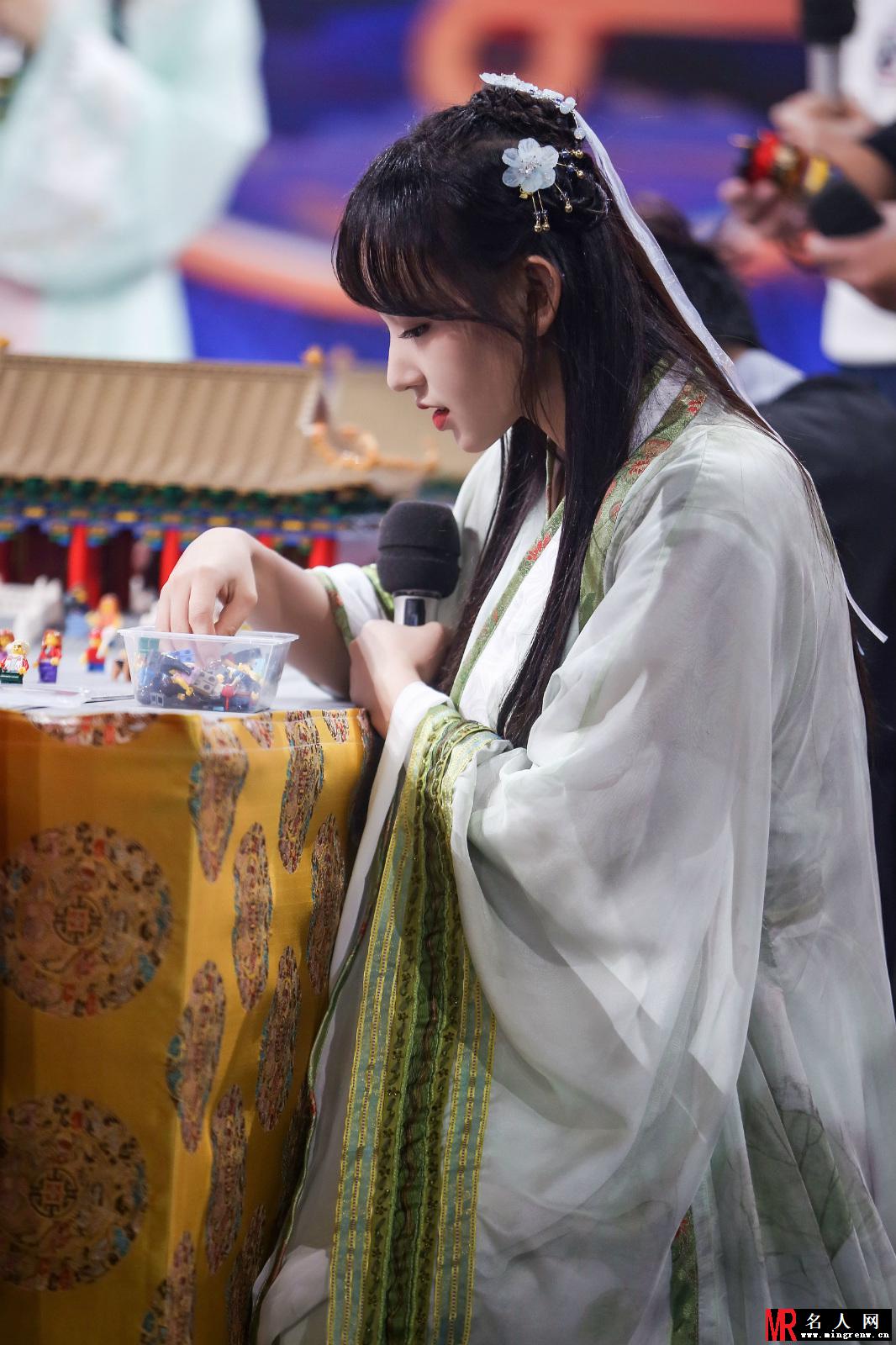 程潇《天天向上》吊环舞首秀 唯美动人如梦如幻(1)