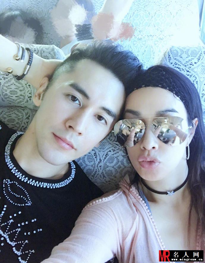 钟丽缇一家游泰国晒美照 张伦硕与女儿亲密互动(1)