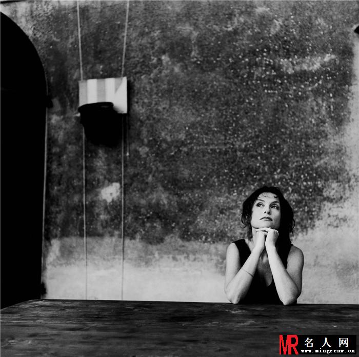 《她》女主角伊莎贝尔·于佩尔黑白写真(1)