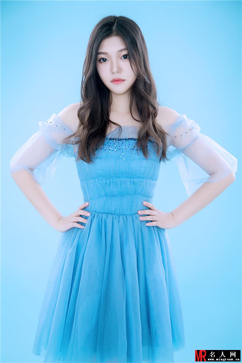 赵曼茵《小星星》主题写真大片 淡蓝色少女元气满满(1)