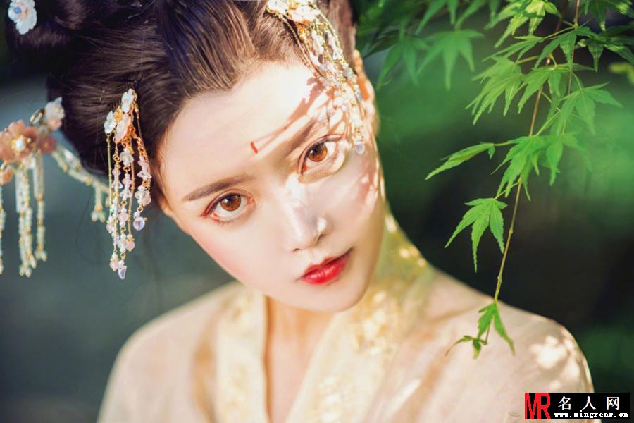 《变形计》韩安冉古风写真 古典优雅妩媚动人(1)