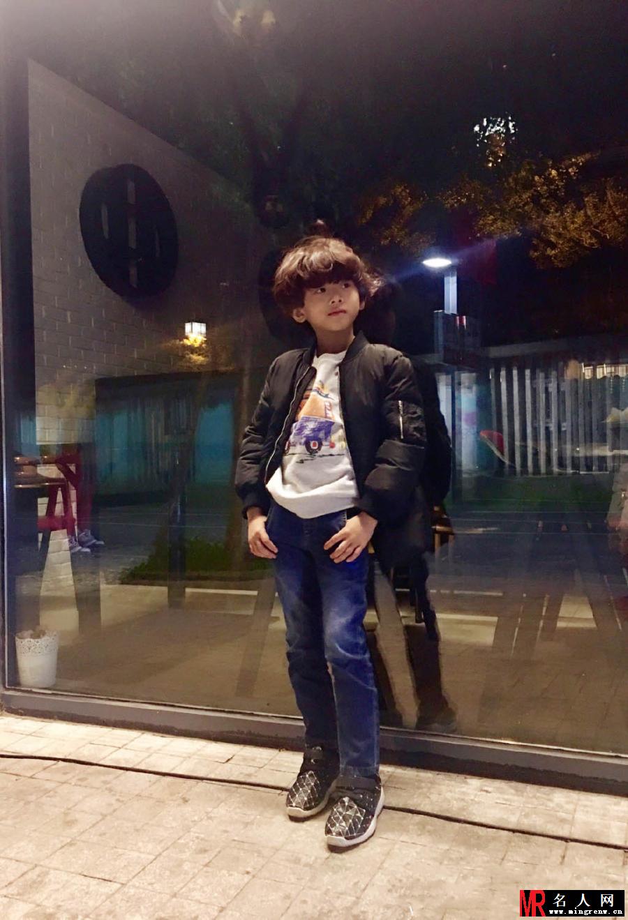 糯米团子张艺瀚生活照(1)
