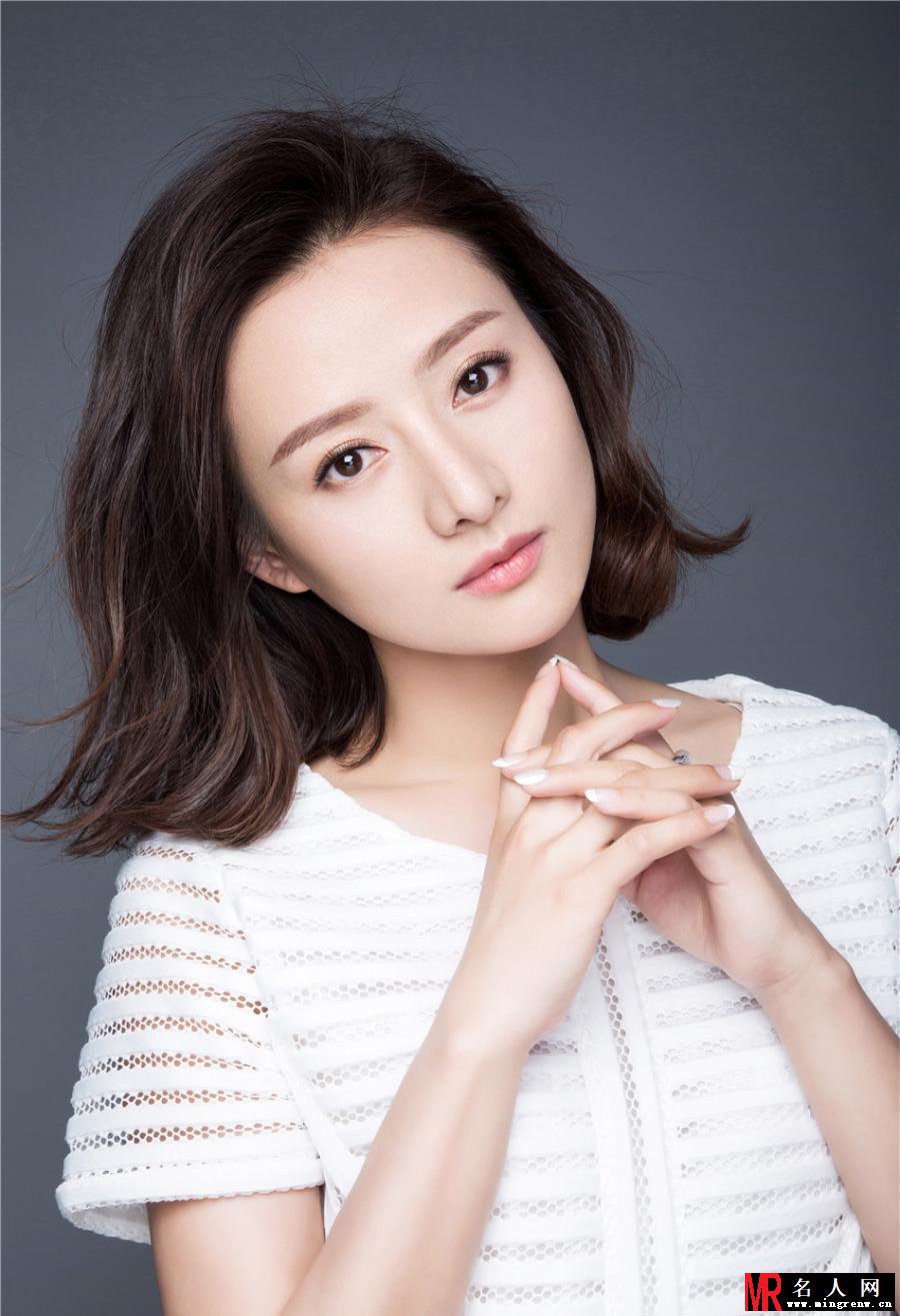 王靖云素雅写真 笑容优雅甜美(1)