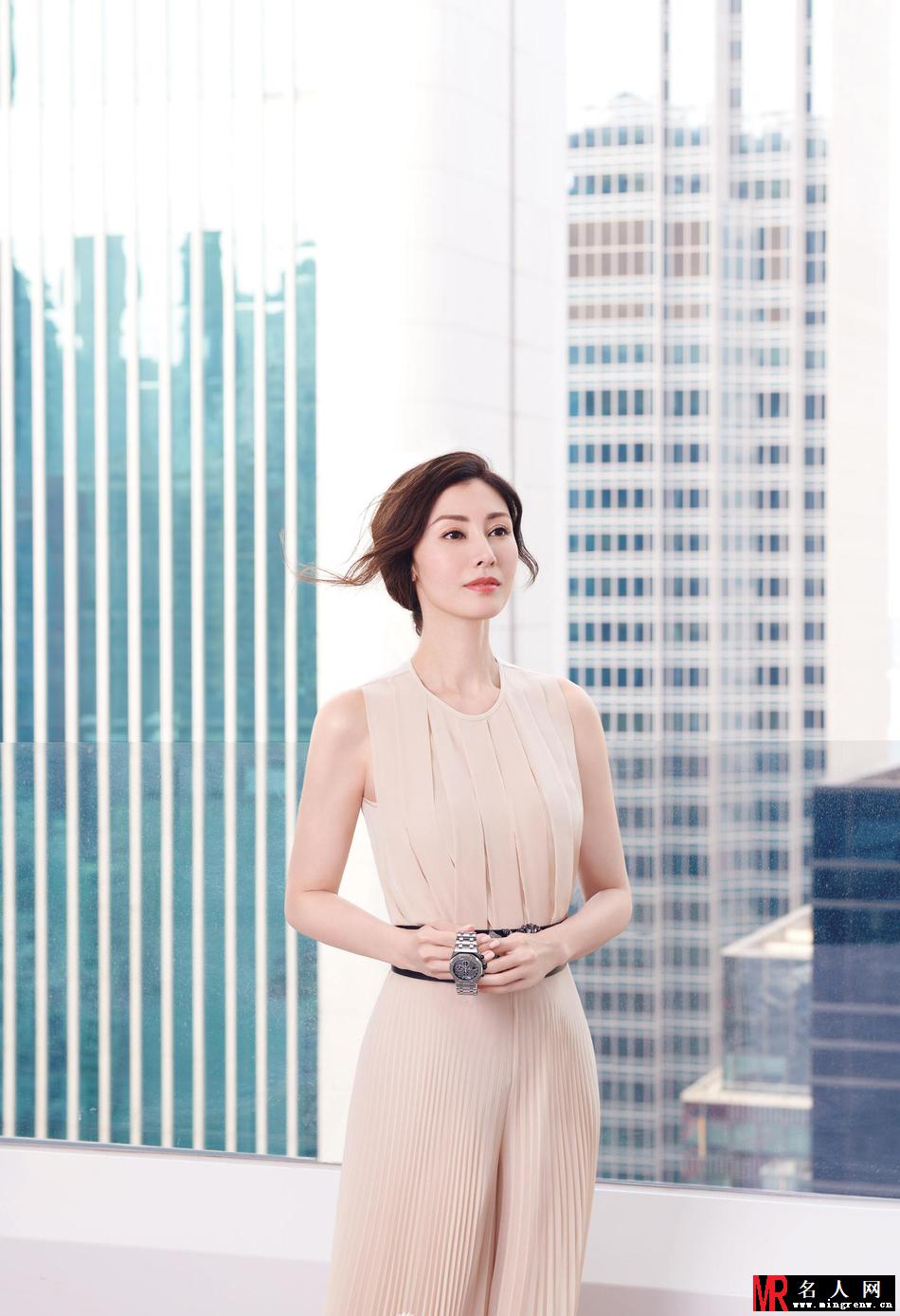 李嘉欣最新写真曝光 妆容淡雅尽显气质(1)