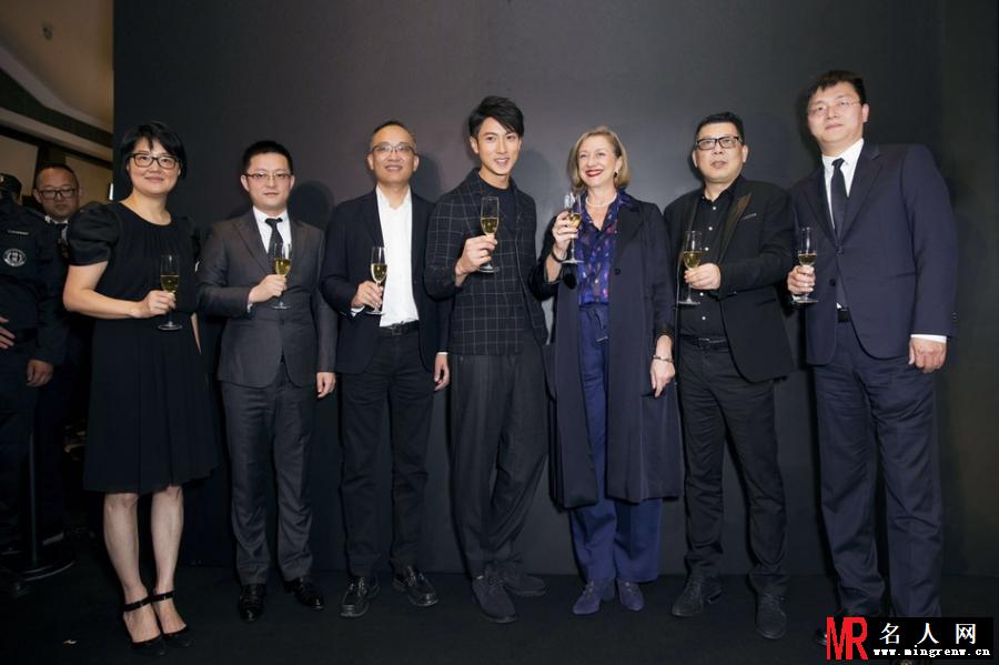 型男吴尊现身品牌活动 举手投足间绅士气质十足(1)