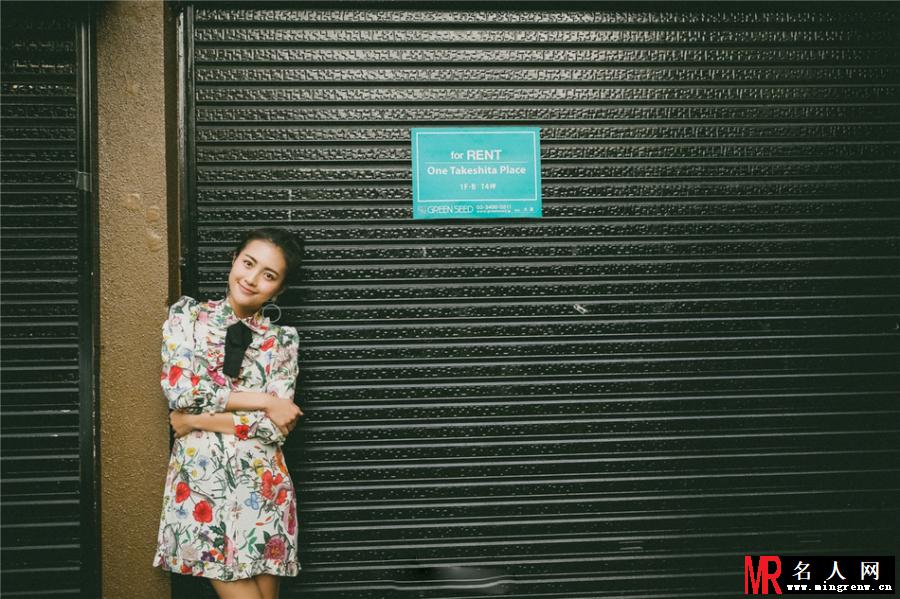 辣妈包文婧曝少女街拍 俏皮十足十分灵动(1)