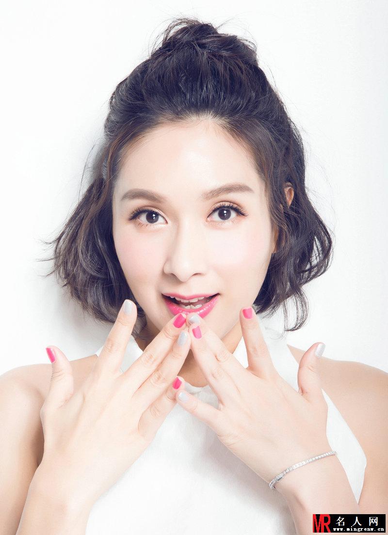 杨恭如初秋休闲大片 甜美微笑俏皮可爱(1)