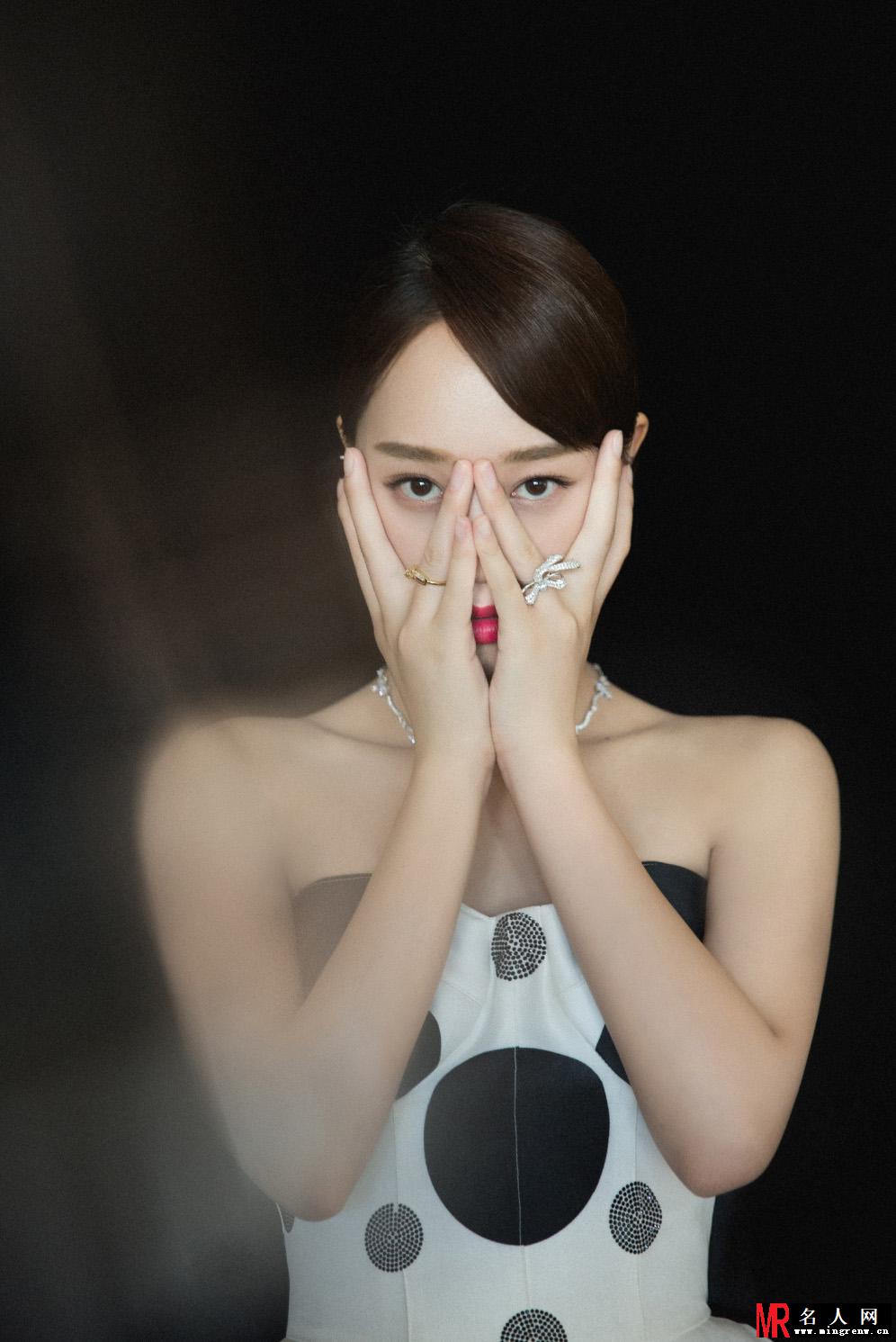 蓝盈莹出席活动 获“年度新势力女艺人”(1)
