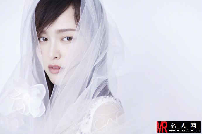 唐嫣封面大片曝光 轻柔纯美婀娜多姿(1)