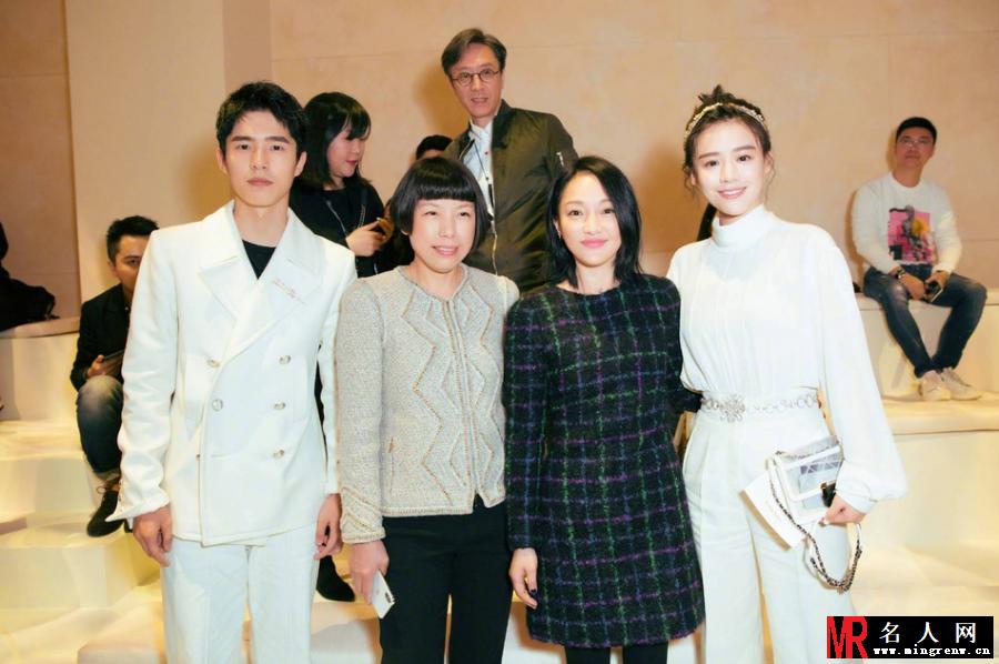 马思纯出席品牌活动 化身“纯白小仙女”(1)