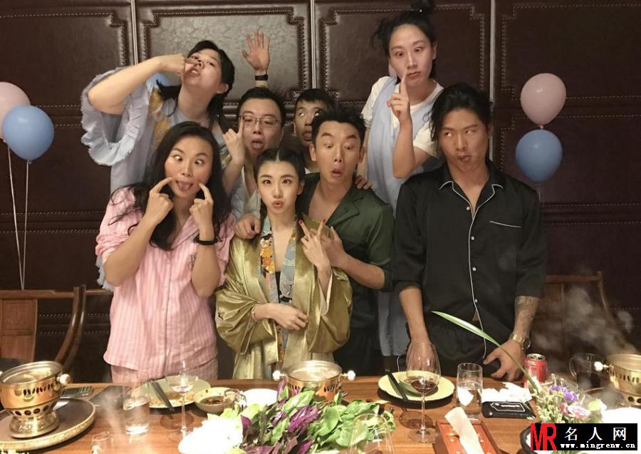 郑恺上海连开两场睡衣趴庆生 与粉丝嗨翻(1)