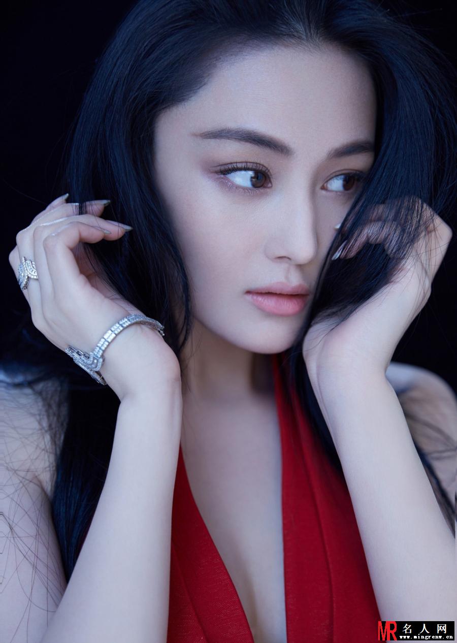 张馨予时尚写真 完美诠释俏丽御姐范儿(1)