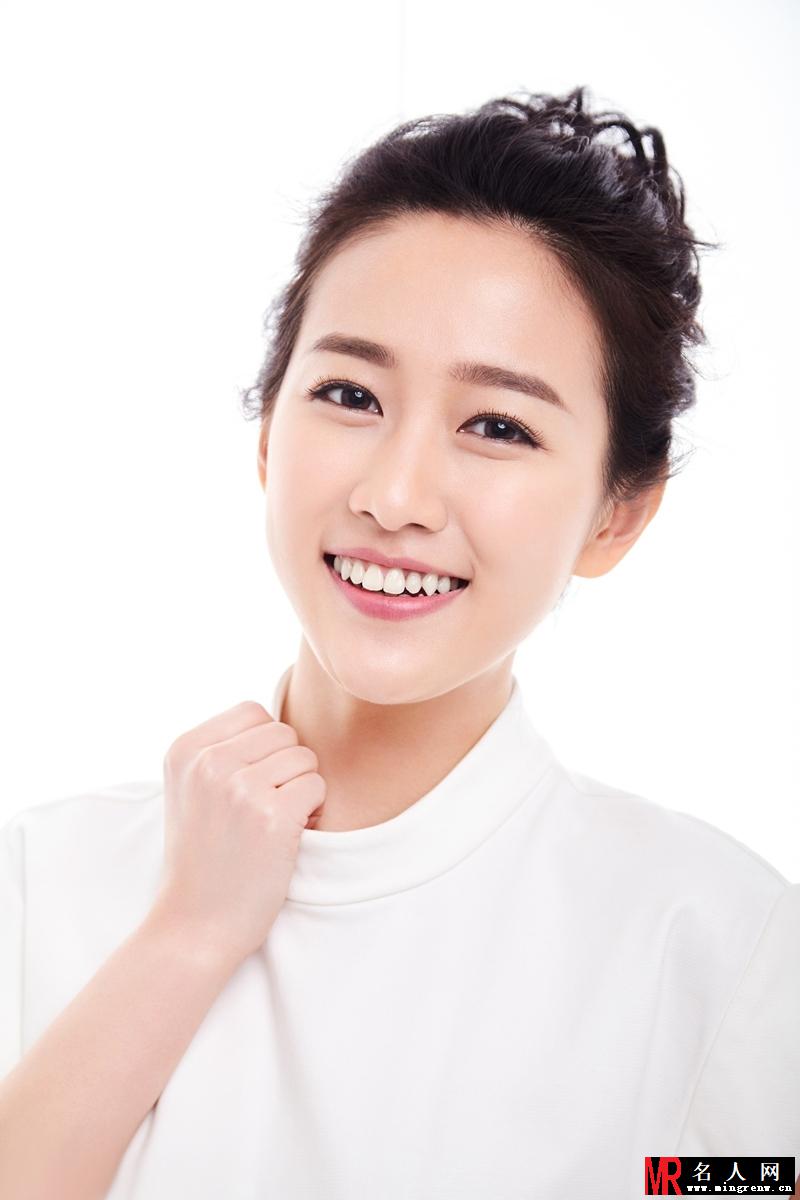 刘美含俏皮写真 演绎活泼的甜心女孩(1)