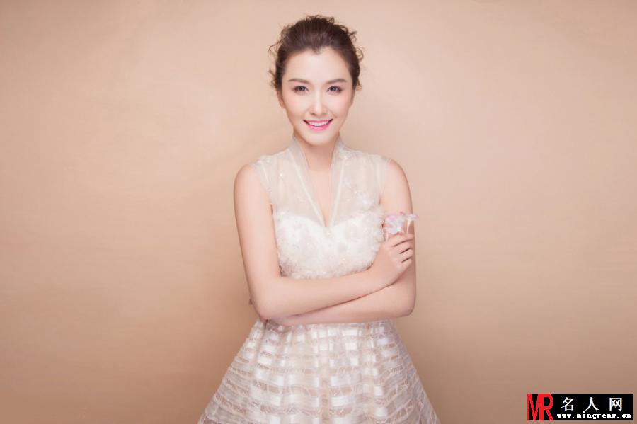 徐洁儿春日唯美写真 笑容明媚暖意袭人(1)