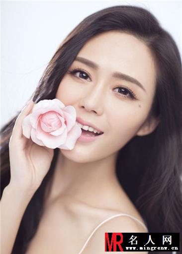 汤晶媚裸妆写真清丽脱俗(1)