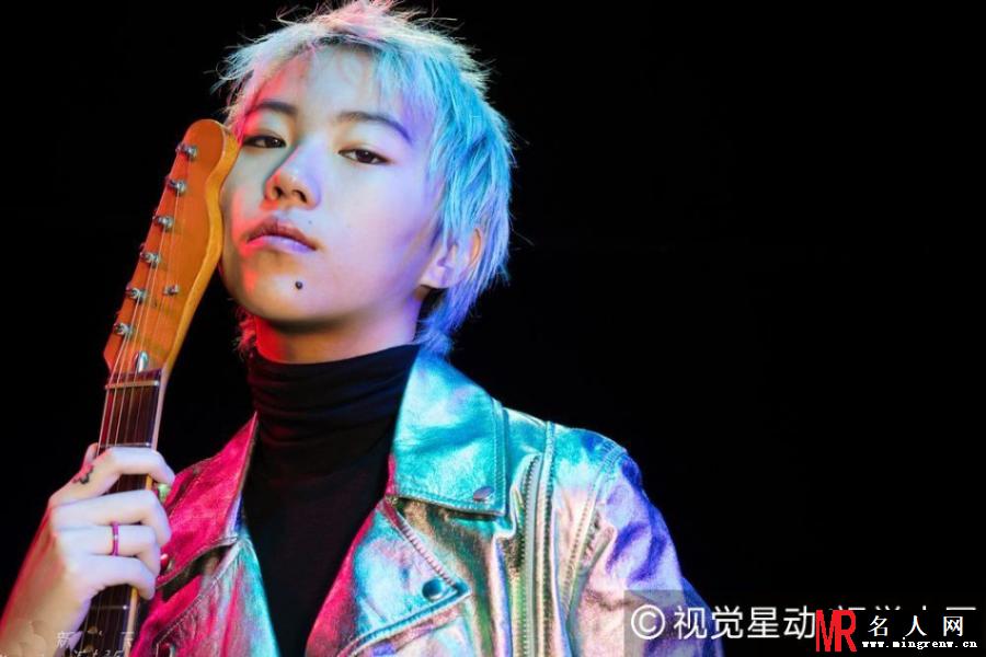 窦靖童新专写真 白色短发酷炫十足(1)