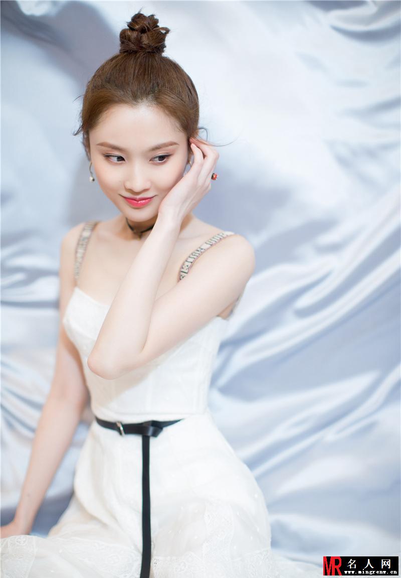 张慧雯白天鹅造型全新蜕变 甜美可爱少女MAX十足(1)