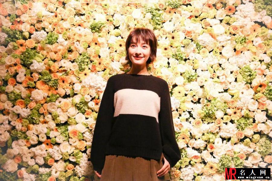 吴昕晒九宫格活动照 花美人更美(1)