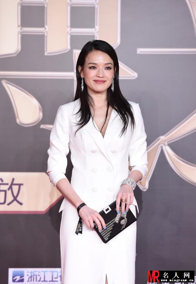美cry！舒淇西装羽毛裙帅气又性感(1)