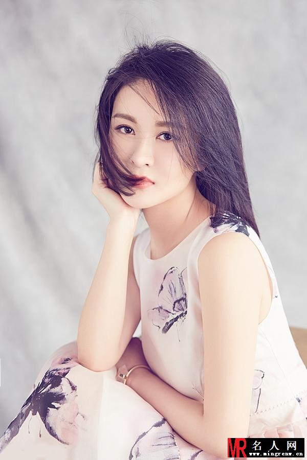郑亦桐纯美写真 风格素雅轻松慵懒(1)