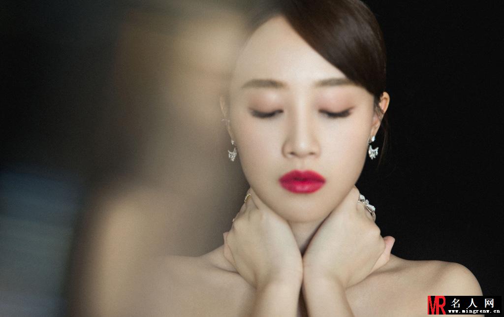蓝盈莹出席活动 获“年度新势力女艺人”(1)