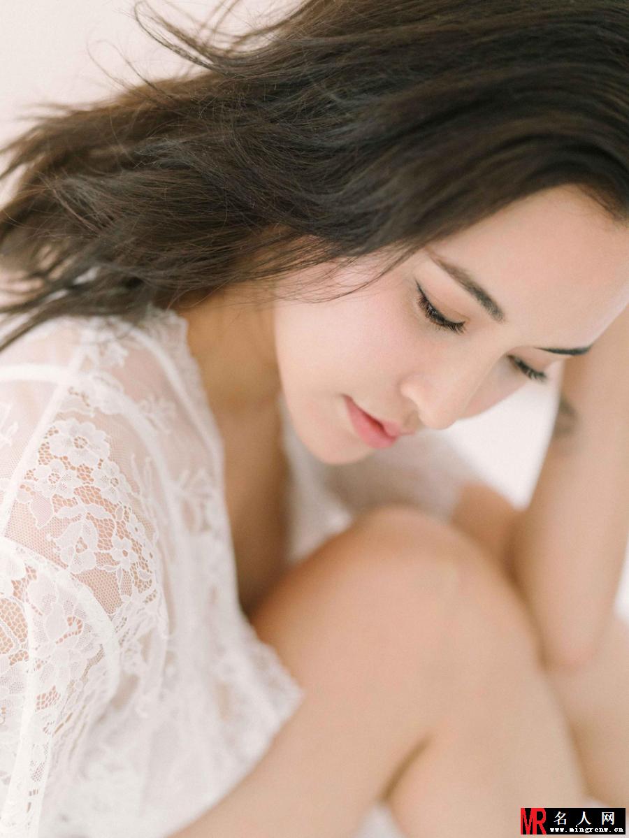 莫小棋最新夏日写真 慵懒随性呈现熟女魅力(1)