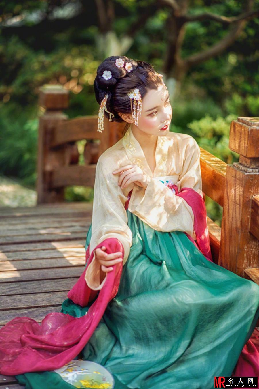 《变形计》韩安冉古风写真 古典优雅妩媚动人(1)