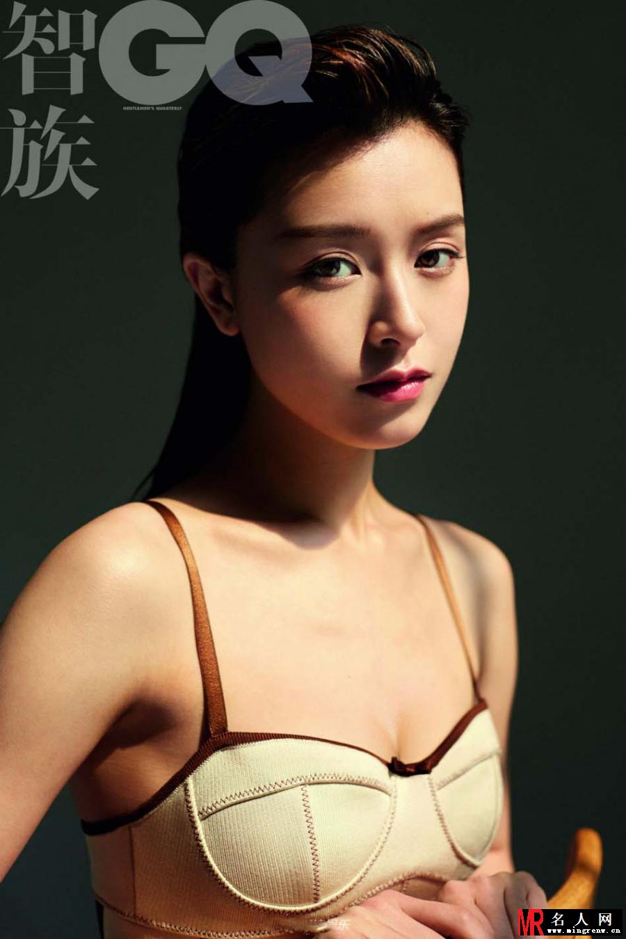 文咏珊性感写真 表情冷艳女人味十足(1)