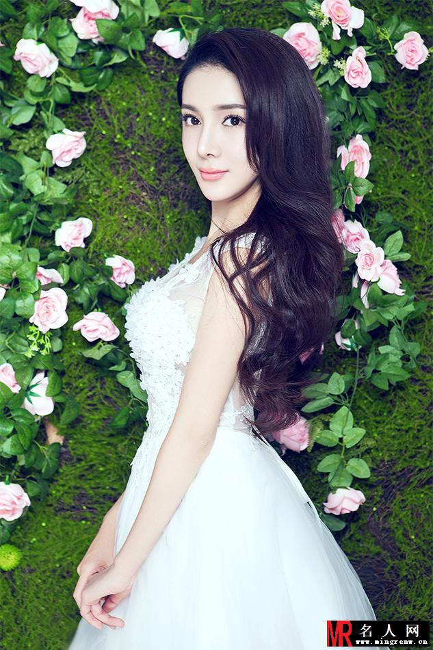 任娇春意写真 众花拥簇唯美而灵动(1)