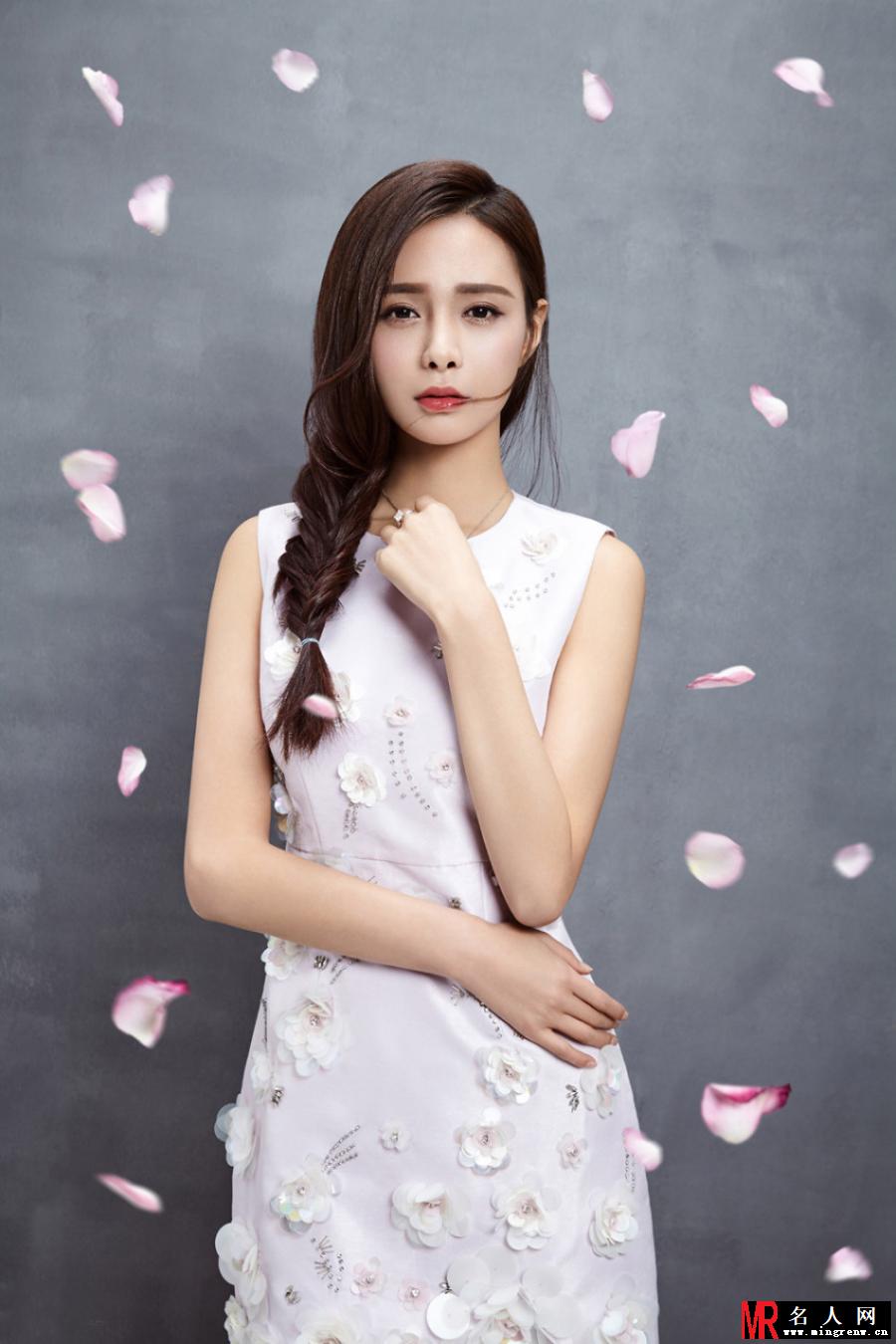 沈梦辰封面大片 沉静优雅女神范儿(1)