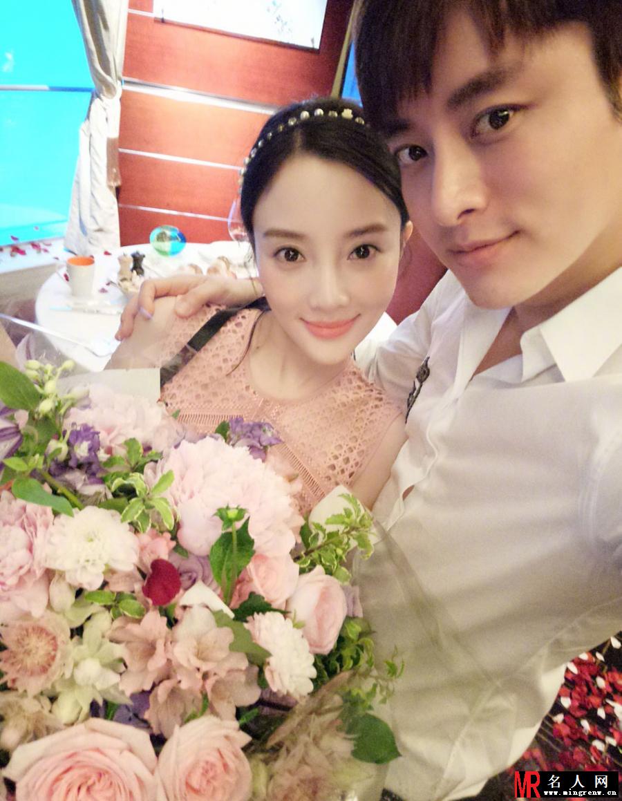 李小璐贾乃亮庆结婚5周年 浪漫温暖晒甜蜜美照(1)