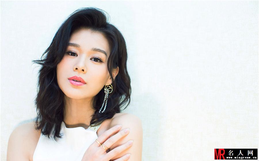 胡杏儿出席活动大秀曼妙身材(1)
