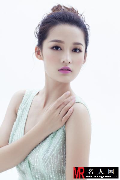 李沁清新风写真 俏皮靓丽惹人心动(1)