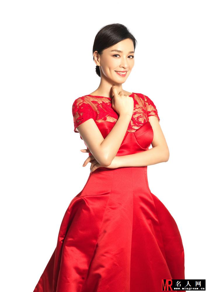 张庭新春写真 华贵礼服映红甜美笑容(1)